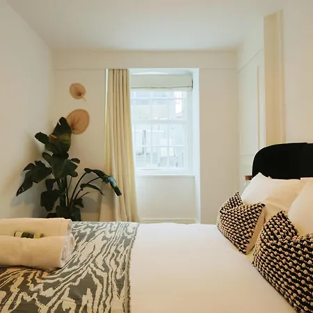 Stylish One Bedroom Flat On Gordon Road Apartment