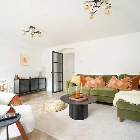 Apartment Stylish One Bedroom Flat On Gordon Road
