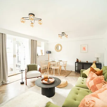 Stylish One Bedroom Flat On Gordon Road *